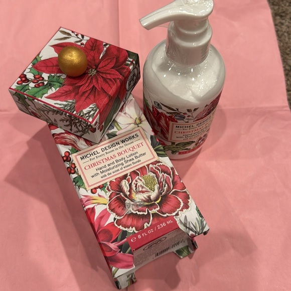 Michel Design Works Christmas Bouquet Hand And Body Lotion - Picture 3 of 3